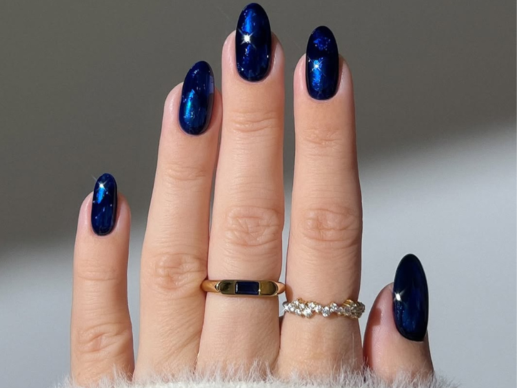 navy blue nails