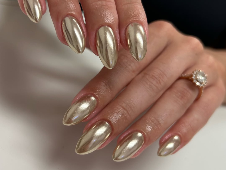 gold nails