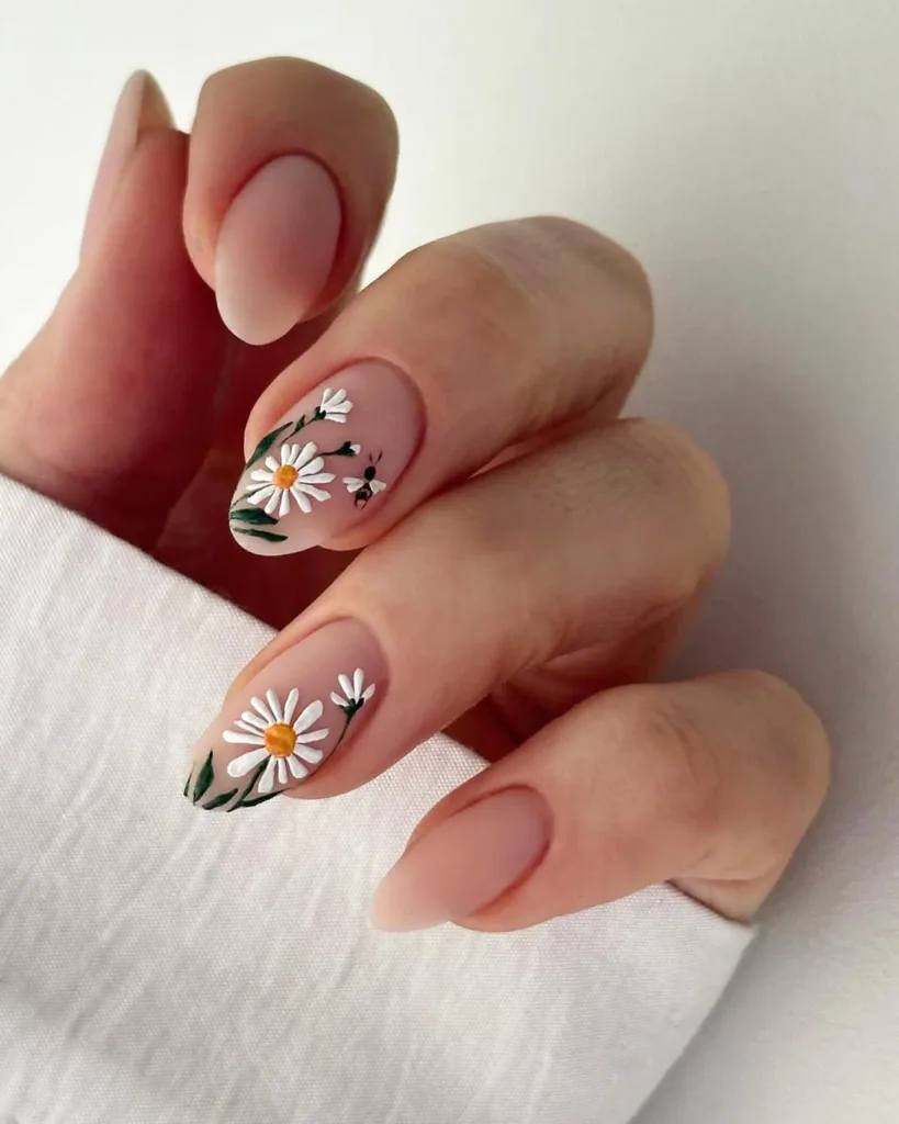 White Daisy's Peach base Spring Nails