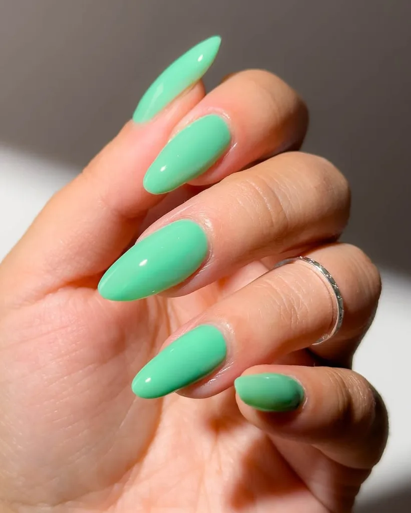 Tropical Green Round  Summer Nails