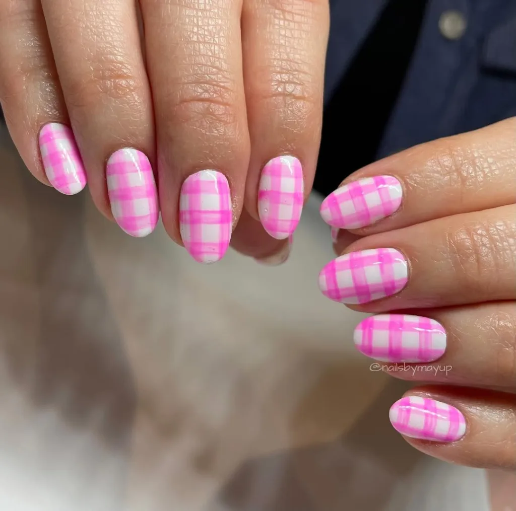 Pink gingham check manicure